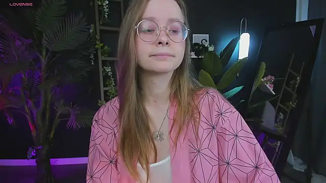 Snapshot of CassieCool chatting on 02.21.25 CassieCool online show from 02.21.25