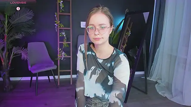 Snapshot of CassieCool chatting on 02.26.25 CassieCool online show from 02.26.25