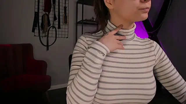 Snapshot of CassieCool chatting on 09.16.25 CassieCool online show from 09.16.25