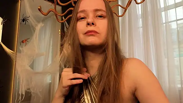 Snapshot of CassieCool chatting on 10.31.25 CassieCool online show from 10.31.25