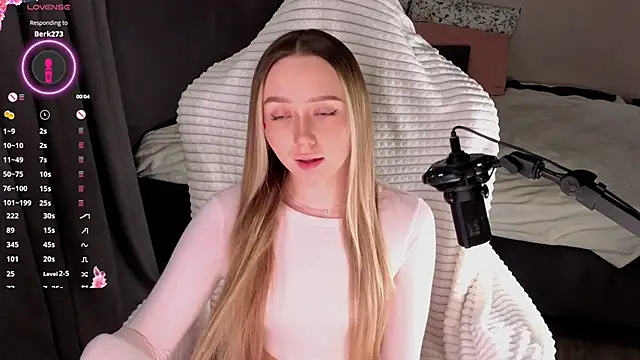 HollisBeckett online show from 02.15.26