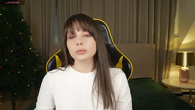 Snapshot of Alisa054 chatting on 12.14.24 Alisa054 online show from 12.14.24