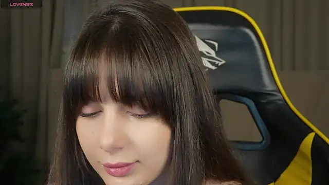 Snapshot of Alisa054 chatting on 12.15.24 Alisa054 online show from 12.15.24