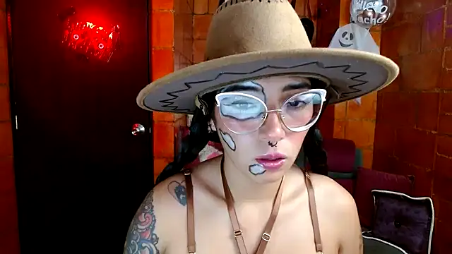 Snapshot of Raven__purple chatting on 10.17.25 Raven purple online show from 10.17.25