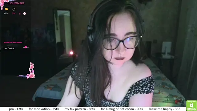 Snapshot of el_sweety chatting on 11.18.25 el sweety online show from 11.18.25