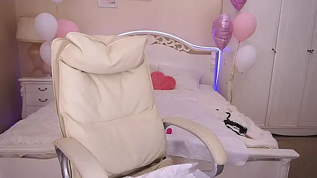 KiraRoxx online show from 02.19.25