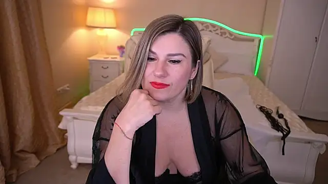 KiraRoxx online show from 03.18.25