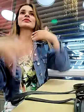 Snapshot of cuteluci_ chatting on 12.28.24 cuteluci online show from 12.28.24