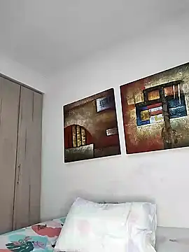 Snapshot of cuteluci_ chatting on 01.01.25 cuteluci online show from 01.01.25