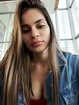 Snapshot of cuteluci_ chatting on 01.07.25 cuteluci online show from 01.07.25