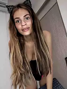 Snapshot of cuteluci_ chatting on 01.13.25 cuteluci online show from 01.13.25