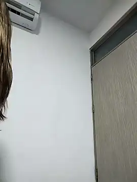 Snapshot of cuteluci_ chatting on 01.19.25 cuteluci online show from 01.19.25