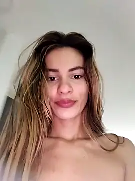 Snapshot of cuteluci_ chatting on 02.09.25 cuteluci online show from 02.09.25