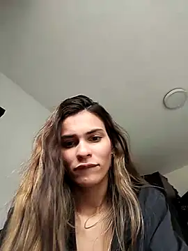 Snapshot of cuteluci_ chatting on 02.16.25 cuteluci online show from 02.16.25
