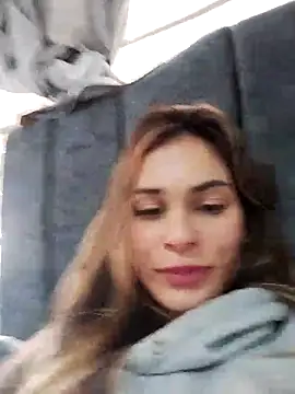 Snapshot of cuteluci_ chatting on 02.19.25 cuteluci online show from 02.19.25