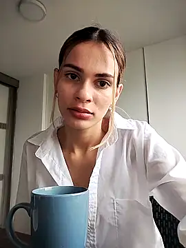 Snapshot of cuteluci_ chatting on 02.25.25 cuteluci online show from 02.25.25
