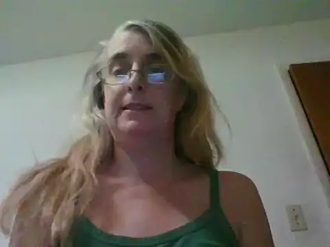 Snapshot of Emilylyn2501 chatting on 01.13.25 Emilylyn2501 online show from 01.13.25