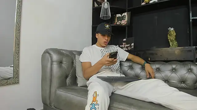 HeellBoy  online show from 10.10.25