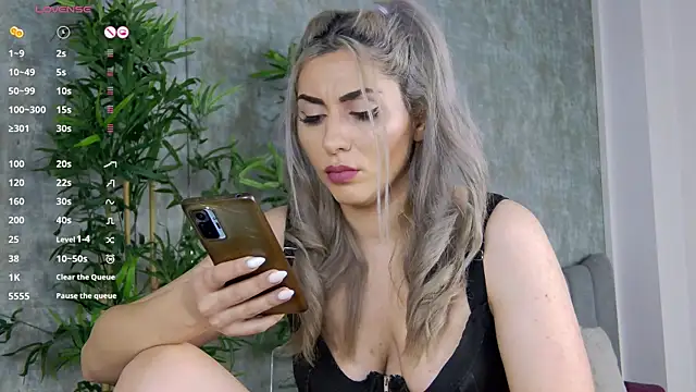 CelineMeyerr online show from 01.25.25