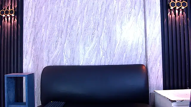 Molly Spears online show from 12.04.25