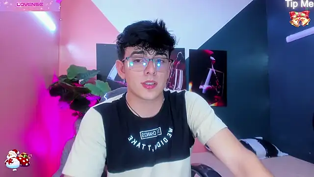 Snapshot of nolan_twink1 chatting on 12.13.24 nolan twink1 online show from 12.13.24