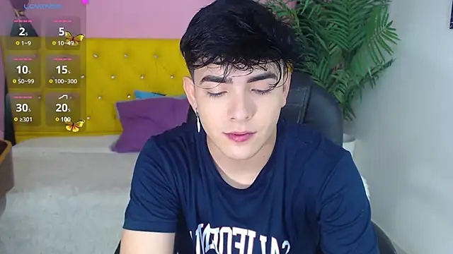 Snapshot of nolan_twink1 chatting on 02.15.25 nolan twink1 online show from 02.15.25