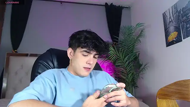 Snapshot of nolan_twink1 chatting on 09.29.25 nolan twink1 online show from 09.29.25