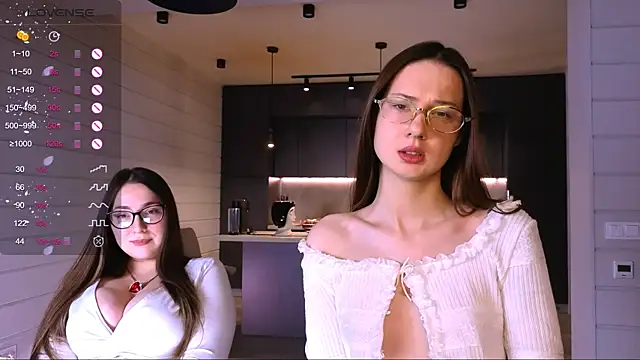 Snapshot of dorafisher01 chatting on 11.16.25 dorafisher01 online show from 11.16.25