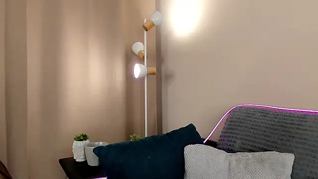 Snapshot of EdithHaskell chatting on 12.28.24 EdithHaskell online show from 12.28.24