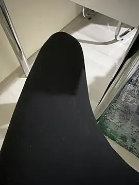 Snapshot of homidor chatting on 12.19.24 homidor online show from 12.19.24