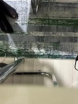 Snapshot of homidor chatting on 12.23.24 homidor online show from 12.23.24