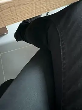 Snapshot of homidor chatting on 01.10.25 homidor online show from 01.10.25