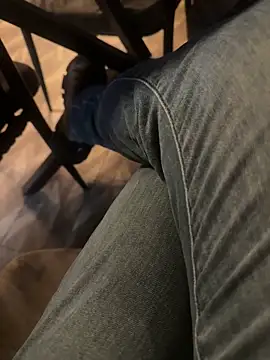 Snapshot of homidor chatting on 02.01.25 homidor online show from 02.01.25