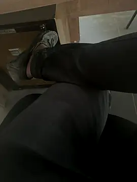 Snapshot of homidor chatting on 09.19.25 homidor online show from 09.19.25