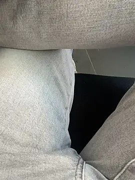 Snapshot of homidor chatting on 10.18.25 homidor online show from 10.18.25