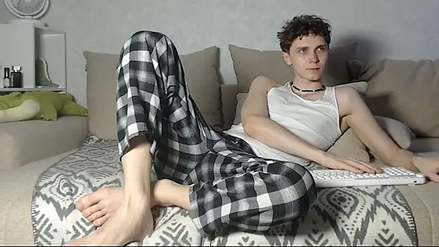 Snapshot of aqualidolly chatting on 12.03.24 aqualidolly online show from 12.03.24