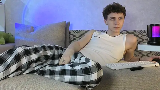 Snapshot of aqualidolly chatting on 12.28.24 aqualidolly online show from 12.28.24