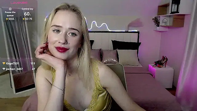 Snapshot of SashaBrooks chatting on 01.22.25 SashaBrooks online show from 01.22.25