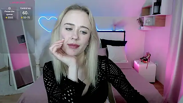 Snapshot of SashaBrooks chatting on 02.03.25 SashaBrooks online show from 02.03.25