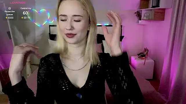 Snapshot of SashaBrooks chatting on 02.03.25 SashaBrooks online show from 02.03.25