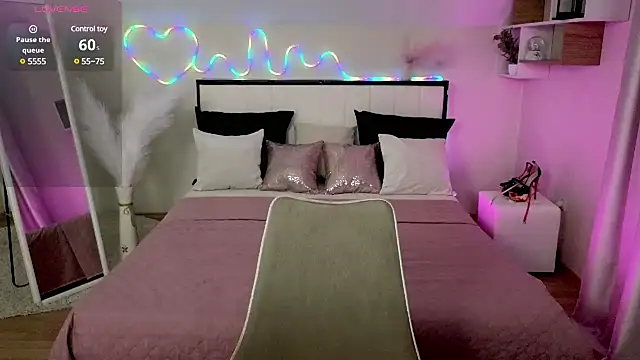 Snapshot of SashaBrooks chatting on 02.04.25 SashaBrooks online show from 02.04.25