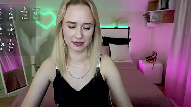 Snapshot of SashaBrooks chatting on 02.04.25 SashaBrooks online show from 02.04.25