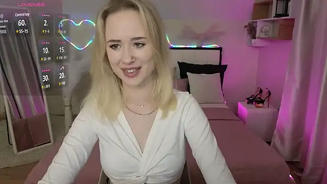 Snapshot of SashaBrooks chatting on 02.16.25 SashaBrooks online show from 02.16.25