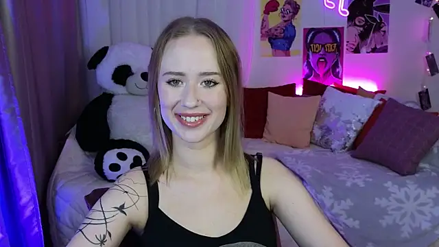 Snapshot of SashaBrooks chatting on 09.19.25 SashaBrooks online show from 09.19.25