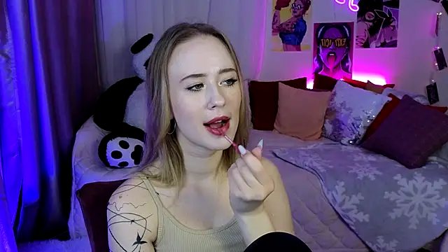 Snapshot of SashaBrooks chatting on 09.22.25 SashaBrooks online show from 09.22.25