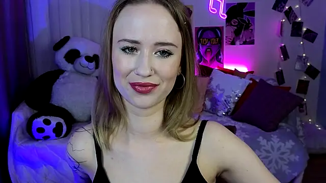 Snapshot of SashaBrooks chatting on 09.23.25 SashaBrooks online show from 09.23.25