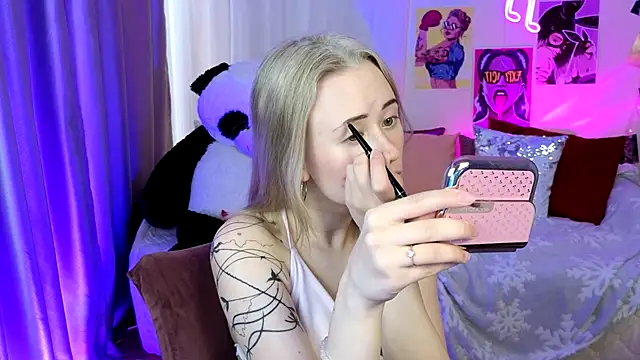 Snapshot of SashaBrooks chatting on 10.18.25 SashaBrooks online show from 10.18.25