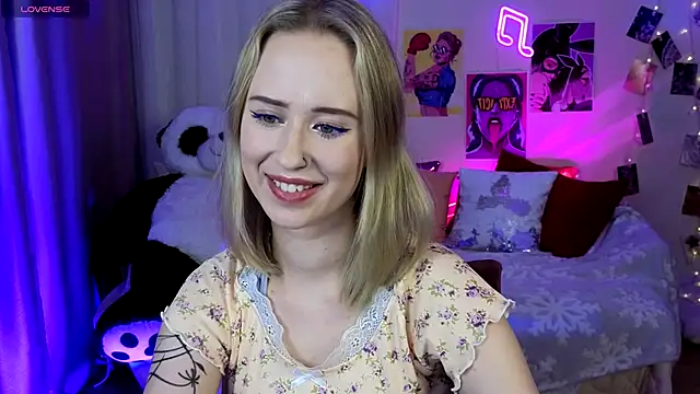 Snapshot of SashaBrooks chatting on 10.24.25 SashaBrooks online show from 10.24.25