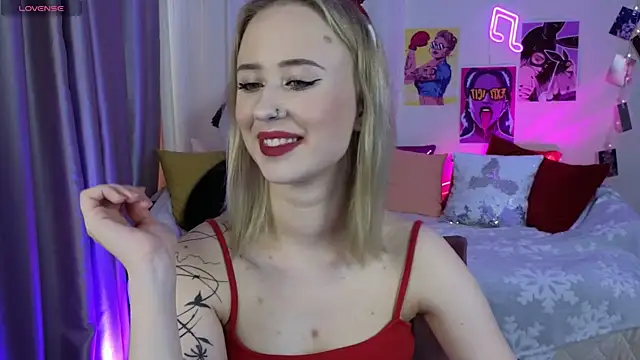 Snapshot of SashaBrooks chatting on 10.26.25 SashaBrooks online show from 10.26.25