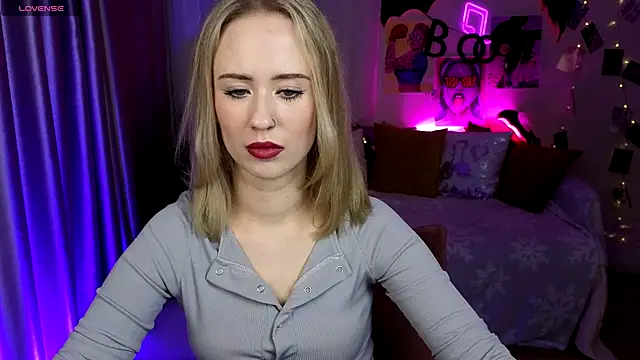 Snapshot of SashaBrooks chatting on 11.11.25 SashaBrooks online show from 11.11.25